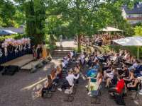 Schüler, Lehrer, Gäste