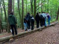 Schüler im Königswald - Gleichgewichtsübung 3