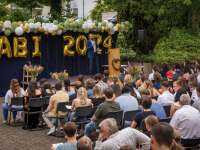 Schüler, Lehrer, Gäste 2