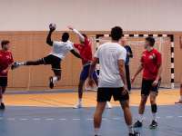 Der Ball will ins Tor